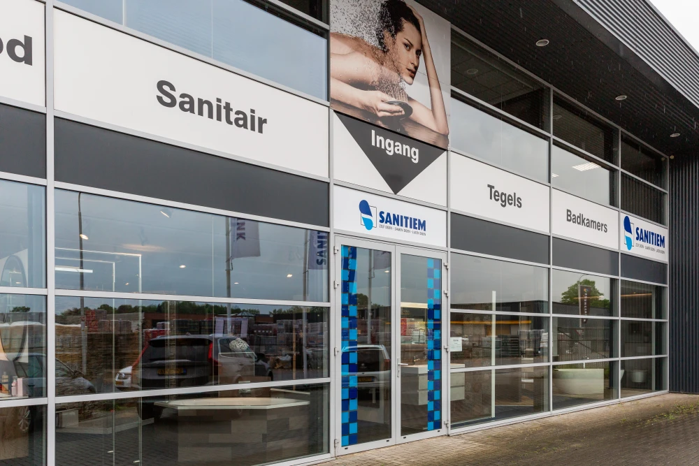 Ingang van de Gotink showroo